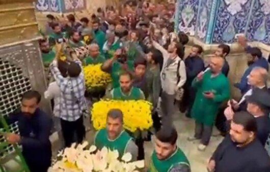 گل آرایی ضریح مطهر حضرت معصومه (س) به مناسبت سالروز ورود ایشان
