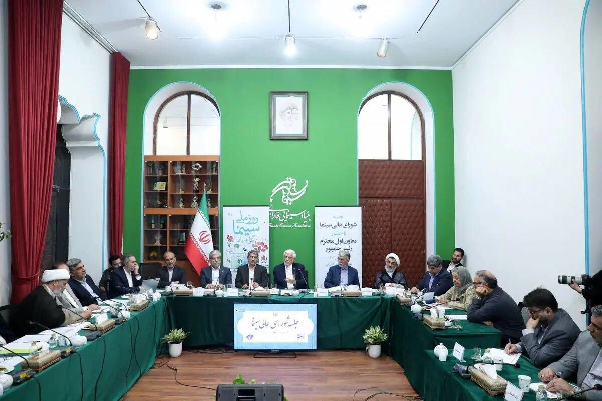دعوت عارف از هنرمندان خارج نشین برای بازگشت به ایران/ زندگی یک هنرمند عزیز ایرانی در لس‌آنجلس نمی‌چرخد و برای امرار معاش در آثار دست چندم بازی می‌کند