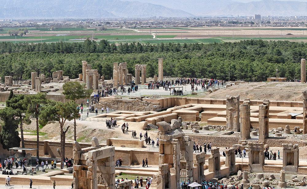 بررسی باستان شناسی محدوده نزدیک به تخت جمشید