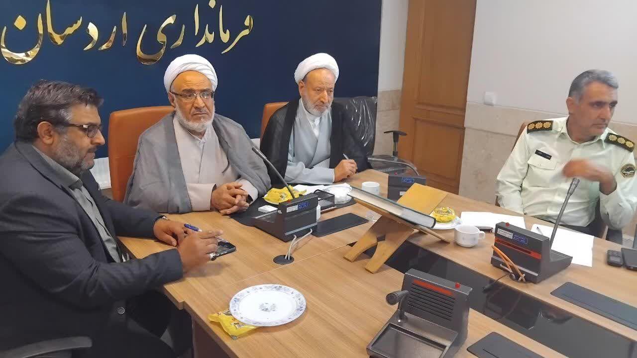  اشرافی‌گری و تجمل‌گرایی دو  چالش اصلی جامعه است