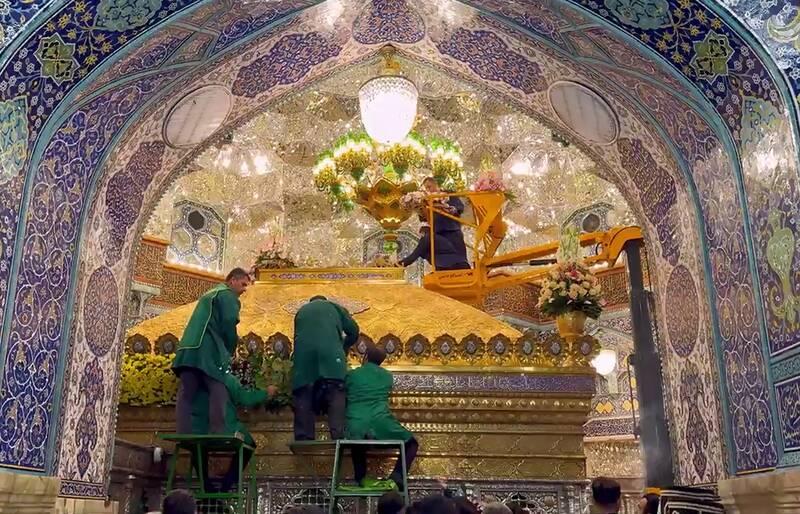 فیلم/ گل‌آرایی ضریح قم به مناسبت سالروز ورود حضرت معصومه(س)