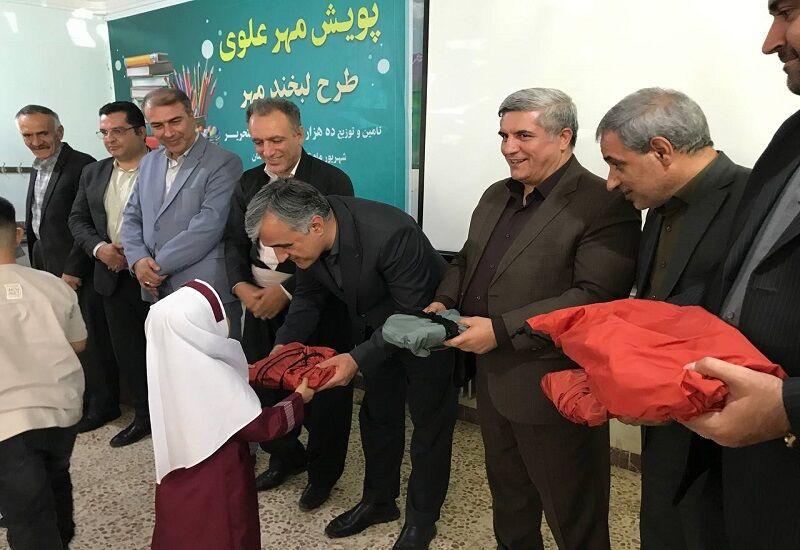۱۰ هزار بسته نوشت‌افزار بین دانش‌آموزان نیازمند در کردستان توزیع شد