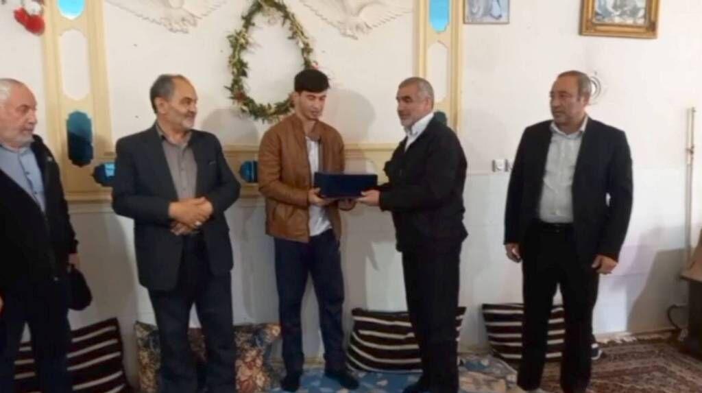 نیکزاد از ووشوکار اردبیلی قهرمان مسابقات جهانی تجلیل کرد
