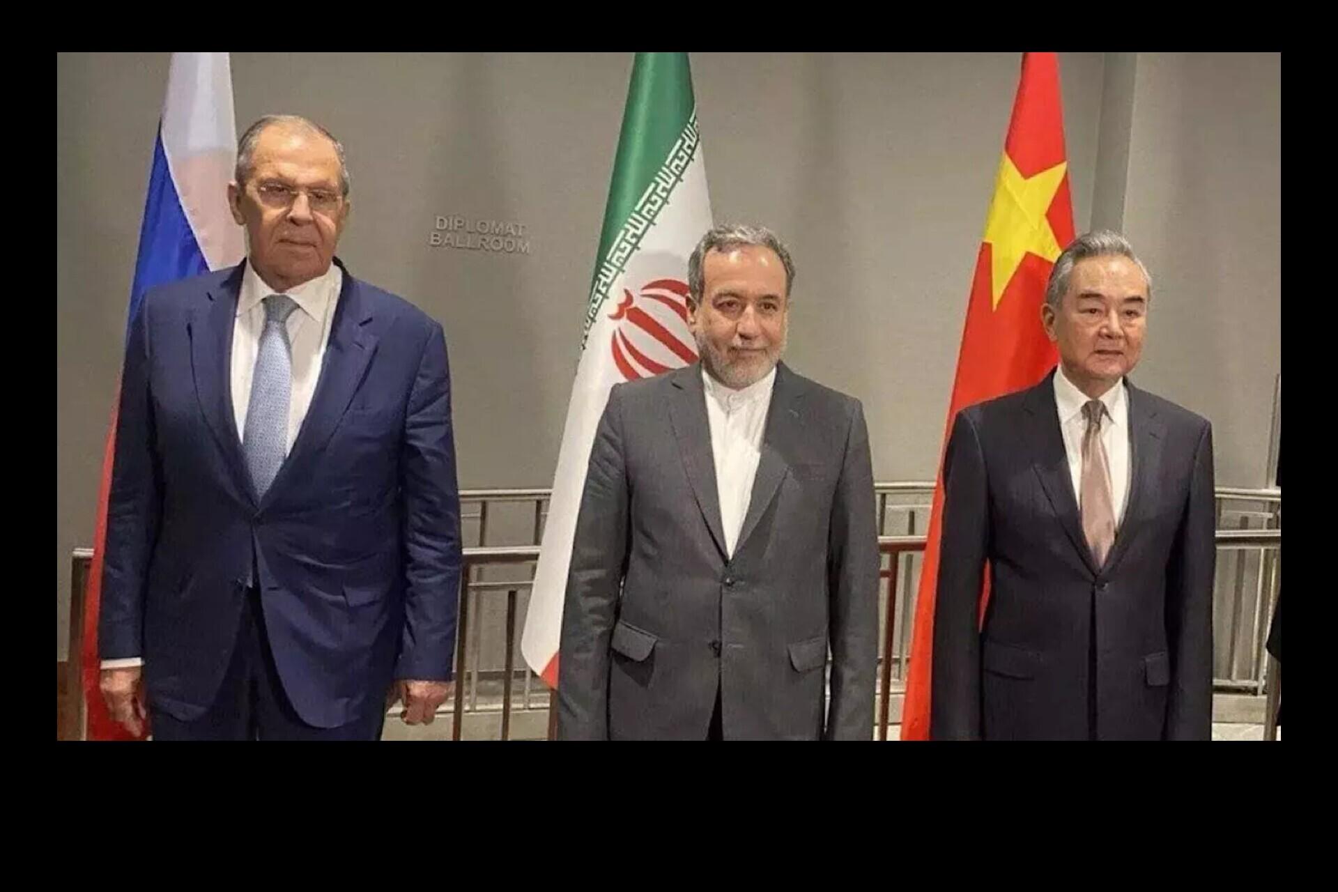 پیش‌نویس قطعنامه مشترک ایران، روسیه و چین درباره ممنوعیت هدف قرار دادن تأسیسات هسته‌ای: این حملات، خطرات جدی برای سیستم پادمان‌های آژانس، صلح بین‌المللی و امنیت مواد هسته‌ای ایجاد می‌کنند/ آژانس در تضمین عدم آسیب به فعالیت‌های هسته‌ای صلح‌آمیز، نقش دارد