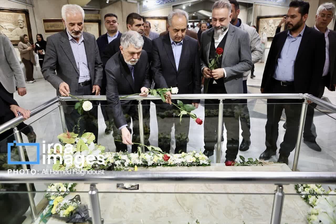 گلباران مقبره الشعرا با حضور وزیر فرهنگ و ارشاد اسلامی 