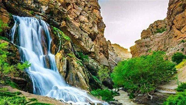 لحظه‌ای آرامش در قلب لرستان؛ دیدار با آبشار آب سفید