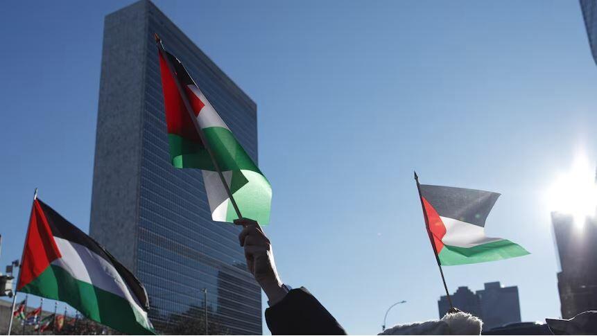 معرفی قطعنامه‌ به رسمیت شناختن رسمی کشور فلسطین  توسط سناتور آمریکایی