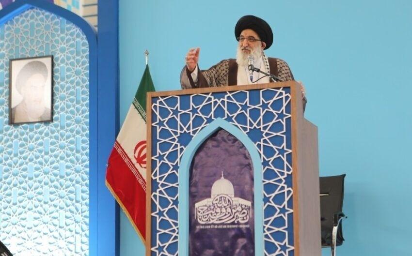 امام جمعه کرج : وحدت حول ولایت فقیه رمز پیروزی در مقابل دشمنان است