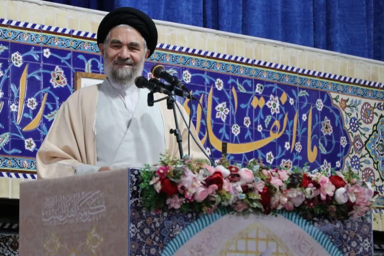 امام جمعه بروجرد: قدرت موشکی ایران قابل مذاکره نیست