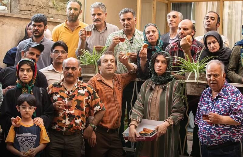 طنز آیتمی یا لودگی؟ نقدی بر سلطه سبک «عامریان فیلم» و عطاران بر کمدی ایران/ اجل معلق به هویت زنان امروز توهین می‌کند