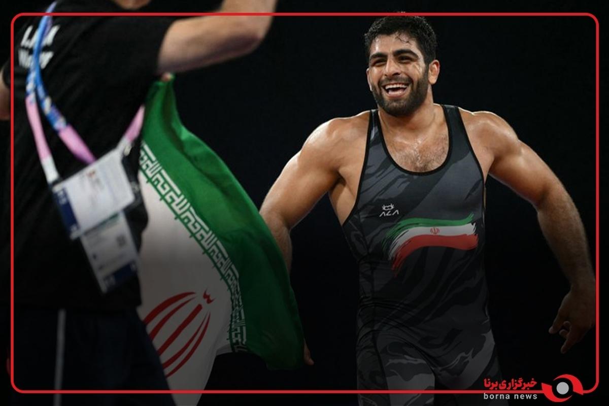 سلام نظامی و تعظیم به پرچم ایران پس از قهرمانی جهان
