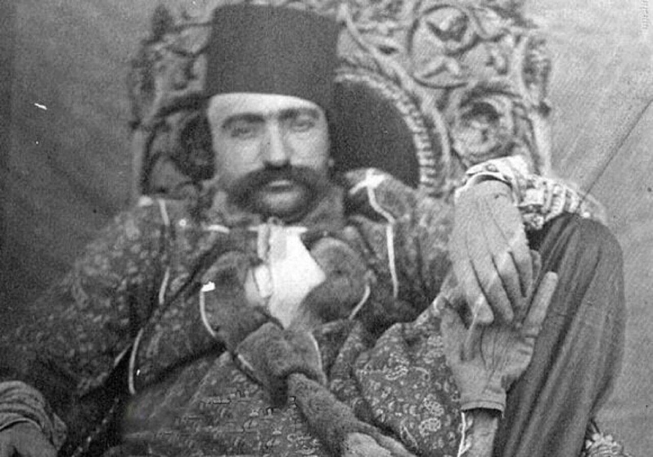 خاطرات ناصرالدین‌شاه: نایب کالسکه‌خانه را اسب لگد زده کم مانده بود بمیرد