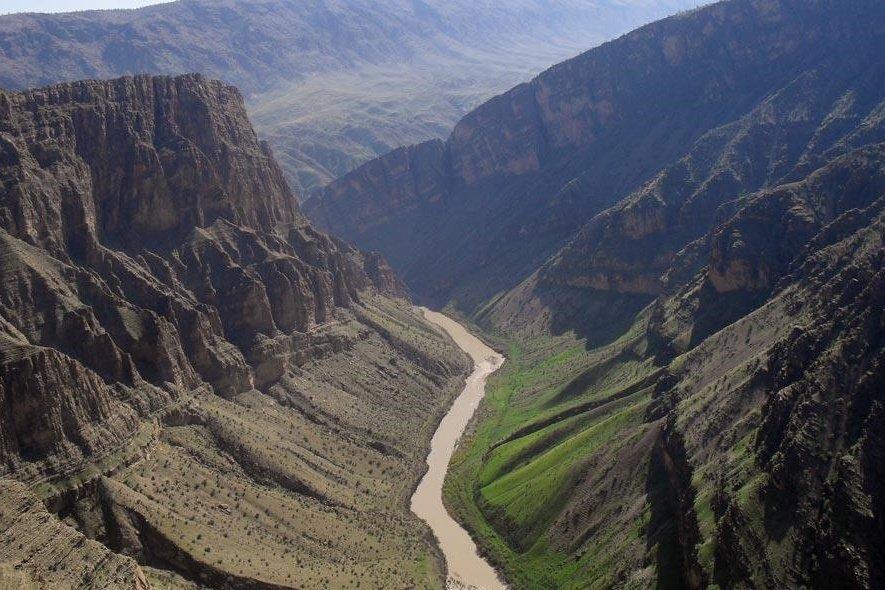 نجات ۲ گردشگر اصفهانی در «ویژدرون» ایلام توسط نجاتگران هلال احمر