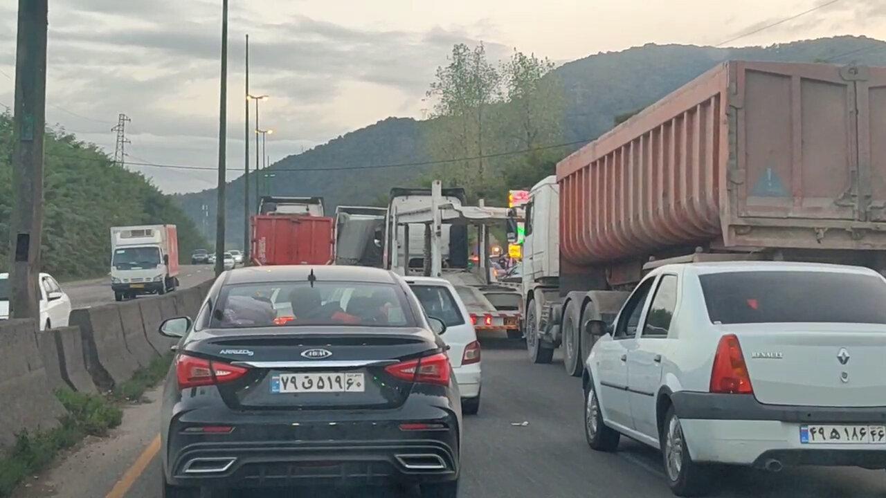 ترافیک فوق سنگین در محور رشت- امامزاده هاشم