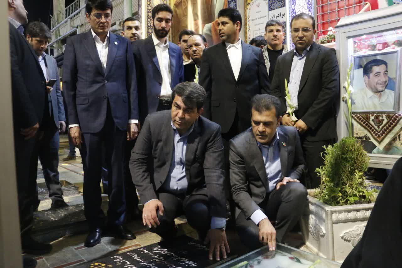 ادای احترام معاون علمی و فناوری رئیس جمهور و استاندار کرمان به سردار دلها