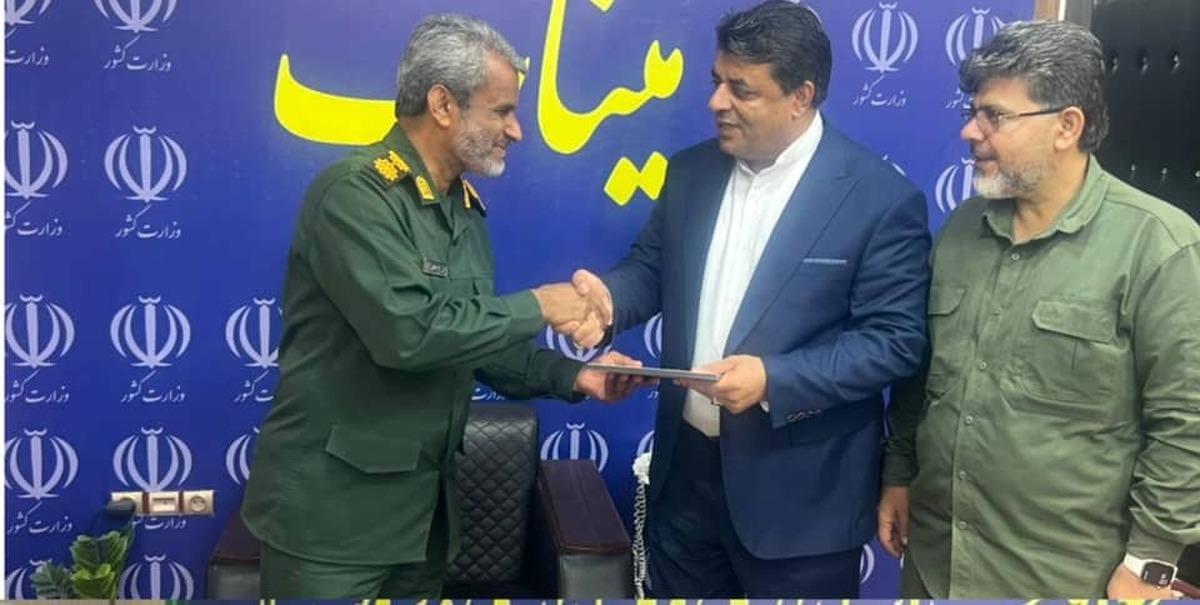 تجلیل فرماندهی سپاه میناب از فرماندار ویژه میناب به پاس همکاری در تقویت امنیت شهرستان