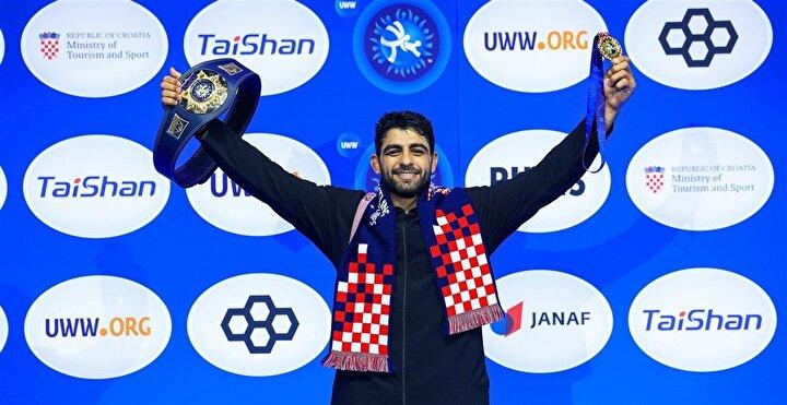 محمدهادی ساروی پس از کسب دومین مدال طلا در کشتی فرنگی جهان: این مدال را به مردم عزیز کشورم تقدیم می‌کنم