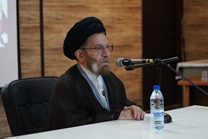 نسل جوان پرچم دین و دانش را بر دوش بگیرد