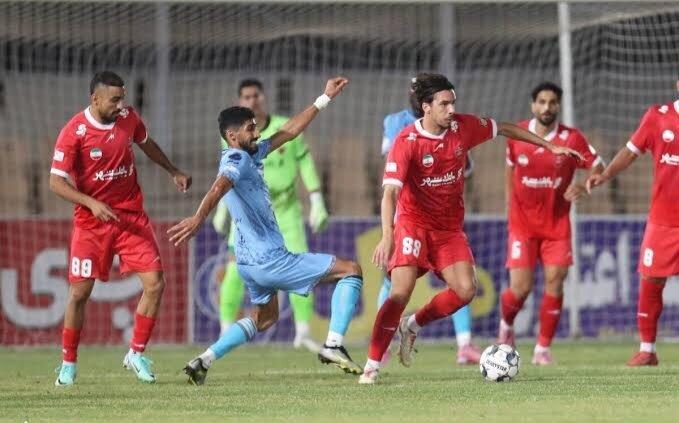 اعتراف بازیکنان نامدار پرسپولیس در رختکن بعد از شعار هواداران علیه هاشمیان