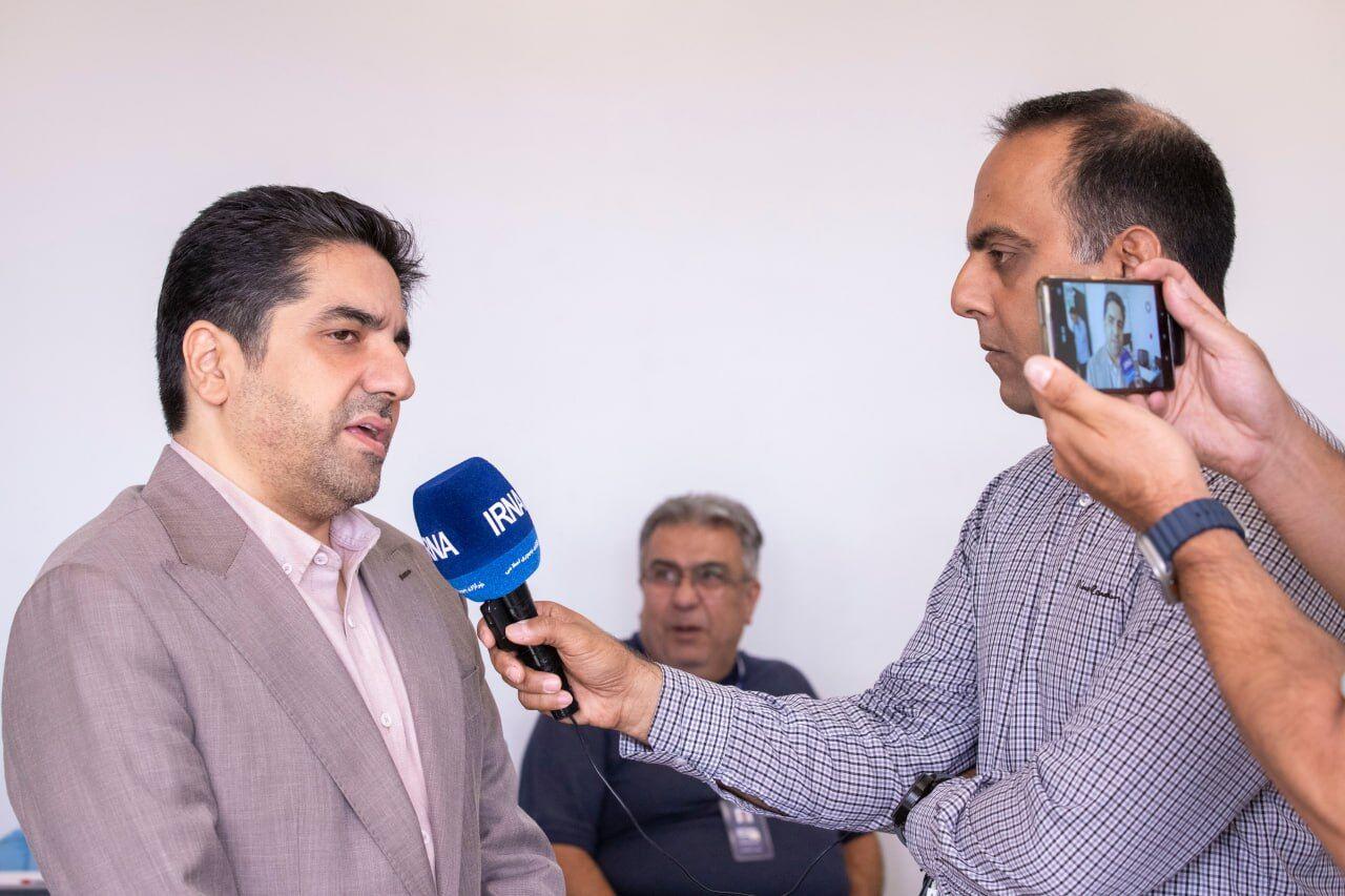 واکنش ثابت‌قدم به کیفیت بد چمن تختی: روند بازسازی آزادی تسریع می‌شود + فیلم