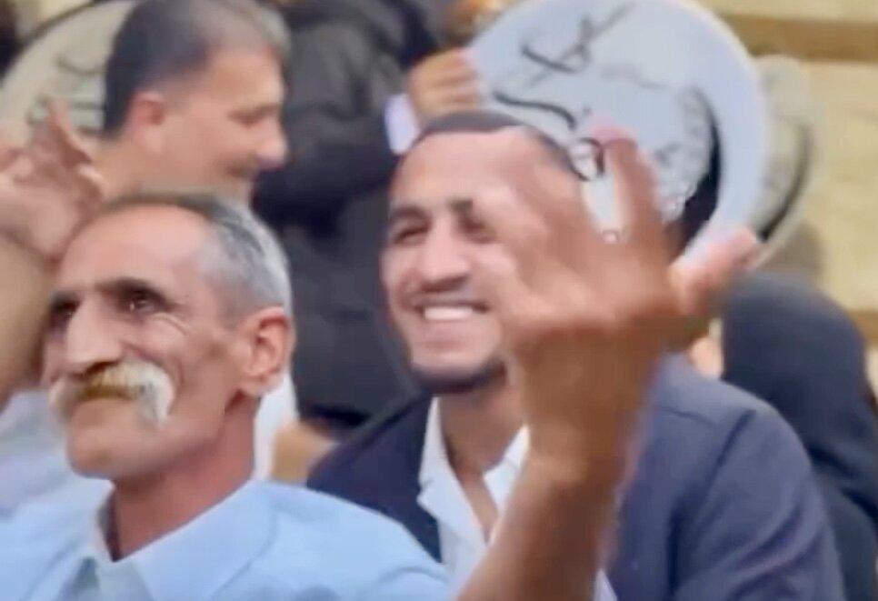 رقص زیبای رحمان عموزاد با پدرش | حضور جذاب رحمان در کنار خانواده‌اش را ببینید + فیلم