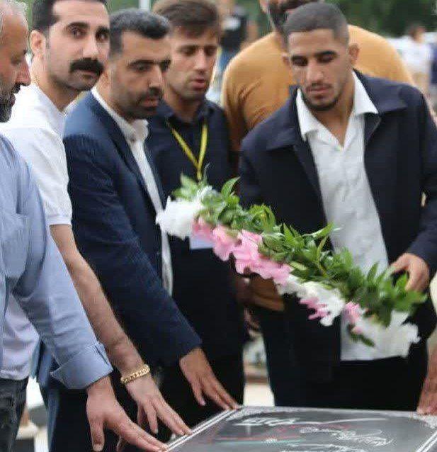 ادای احترام قهرمان جهان رحمان عموزاد به شهدای گمنام