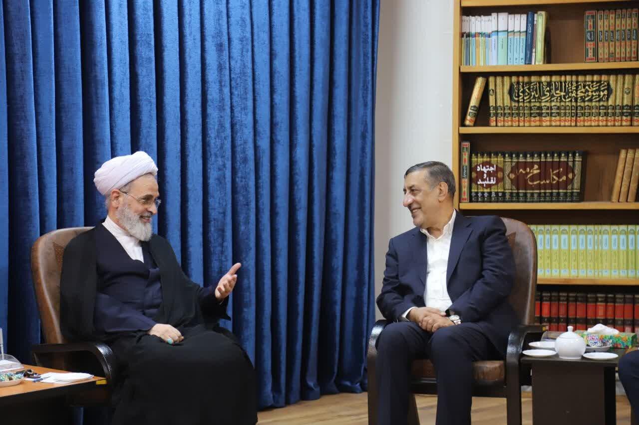 آیت الله اعرافی: عبور از مشکلات تنها با همیاری مردم و دولت ممکن می‌شود