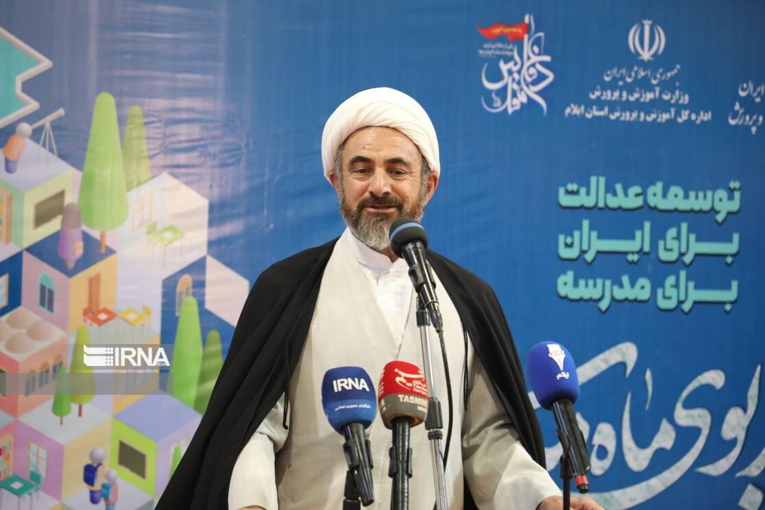 امام جمعه ایلام: تحصیل، تهذیب و ورزش؛ سلاح دانش‌آموزان در برابر جنگ نرم دشمن است