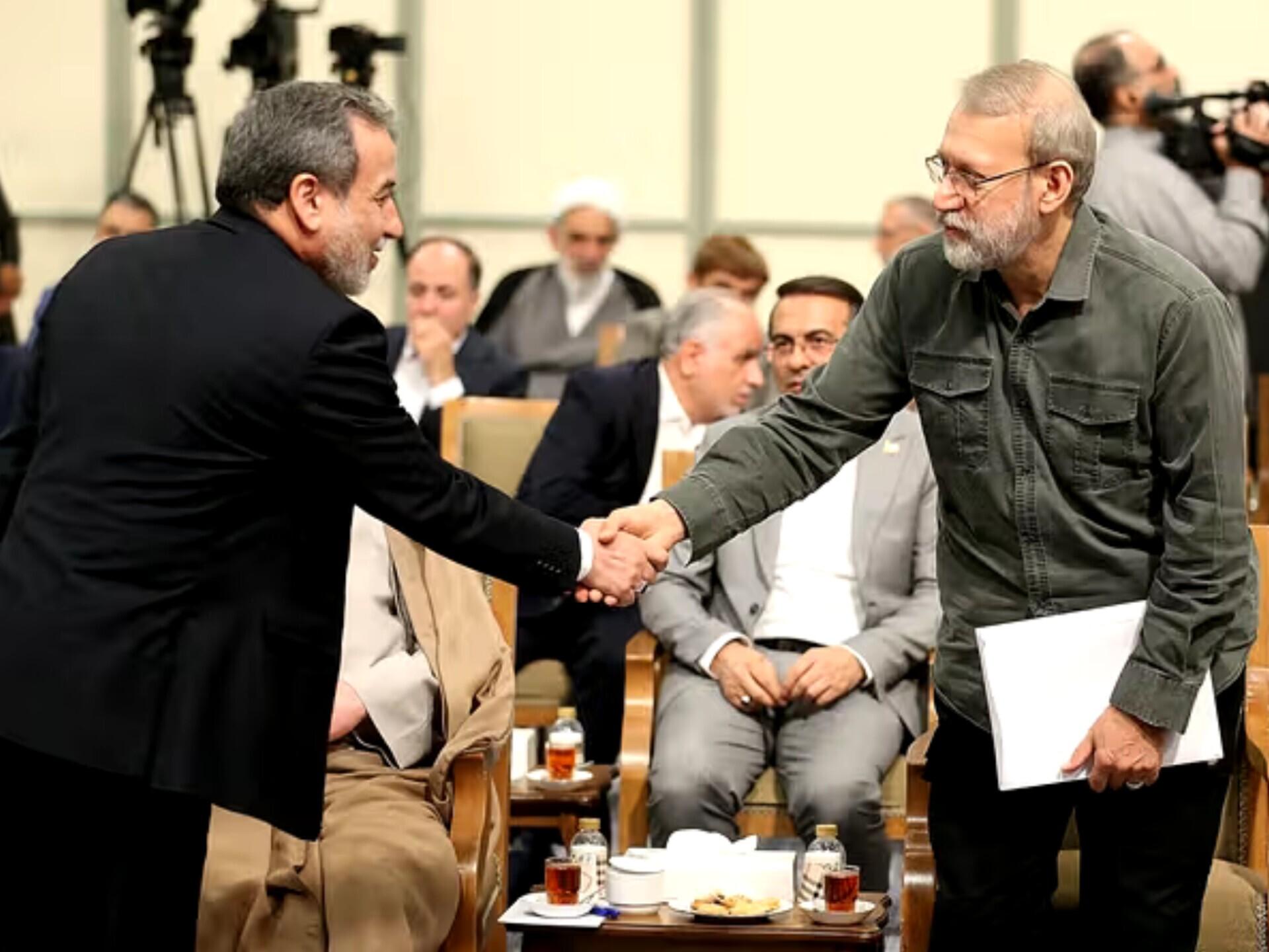 سخنگوی دولت: آقایان «عراقچی» و «لاریجانی» هر دو توسط رئیس‌جمهور انتخاب شدند و جزو تیم ایشان هستند/ اگر آقای پزشکیان احساس کند عملکرد شخصی آن‌طور که باید باشد، نیست، حتماً به او تذکر می‌دهد