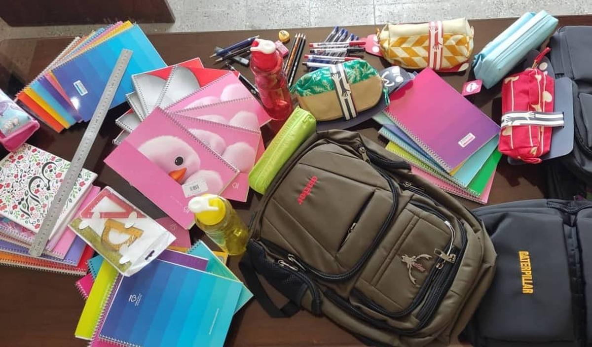 آغاز پویش ملی " برای آینده سازان"در کیش و توزیع 300بسته نوشت افزار