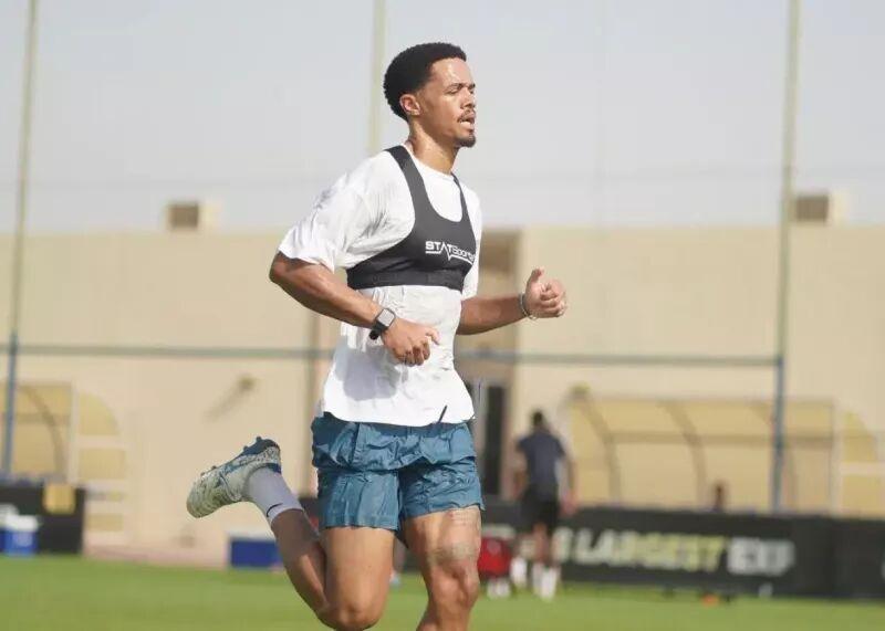 جمال لوییس، مدافع مورد نظر پرسپولیس ایران را ترک کرد
