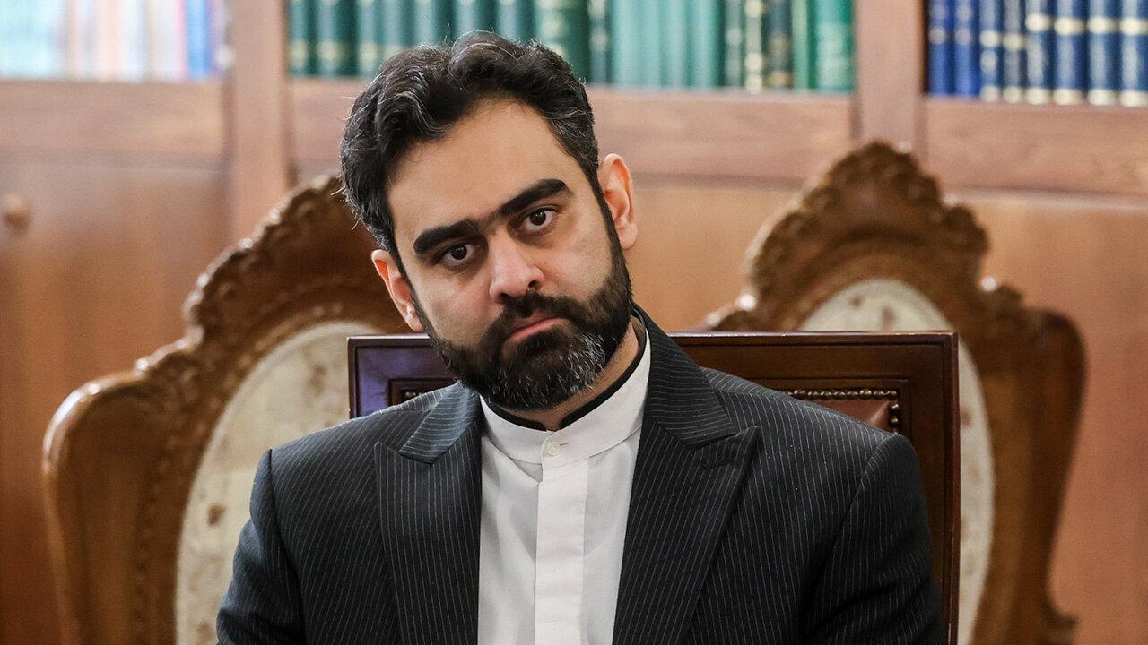 ببینید | امیرحسین ثابتی خواستار حذف انتخابات شد: تا وقتی مردم انتخاب می‌کنند، اوضاع کشور درست نمی‌شود!
