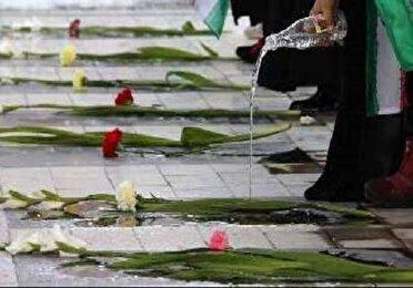 عطرافشانی و گلباران قبور مطهر شهداء کرمان