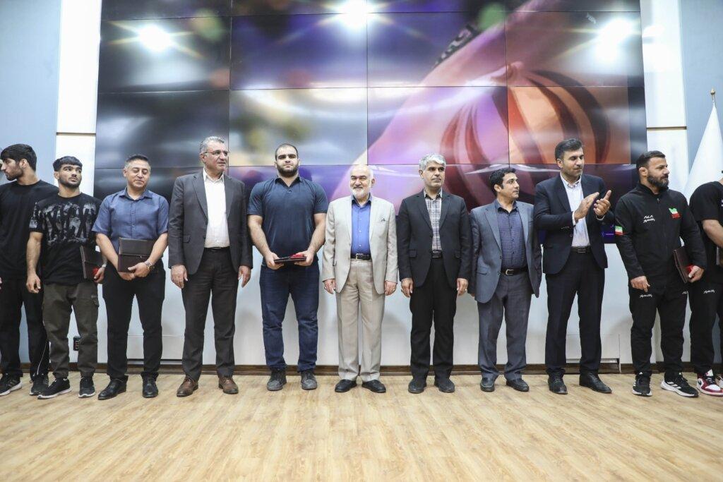 از زاگرب تا اهواز؛ خوزستان پایتخت کشتی فرنگی ایران شد / پاداش قهرمانی جهان: زمین، شغل و جشن عمومی برای پولادمردان جنوب