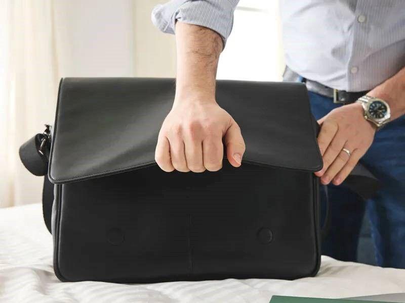 راهنمای انتخاب کیف چرم مناسب کتاب و لپ‌تاپ دانشجویی