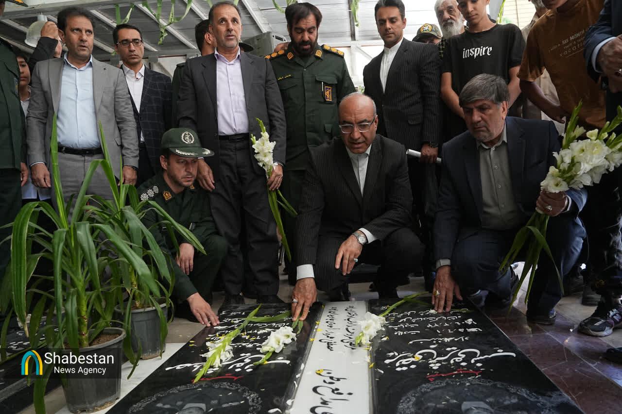 ادای احترام به قهرمانان دفاع مقدس در کرمانشاه