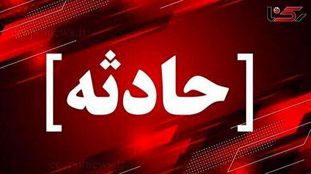 امدادرسانی آتش‌نشانان به جوان محبوس در خودرو