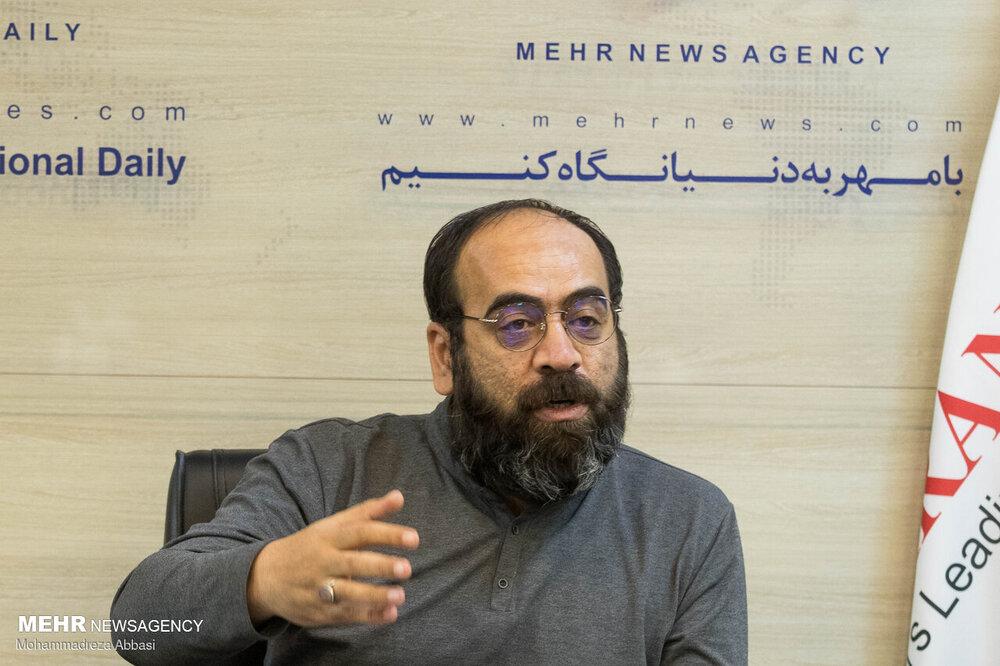 طریقی با «ماهیان قلابی» می‌آید؛ موسیقی من را به خودش مشغول کرده است