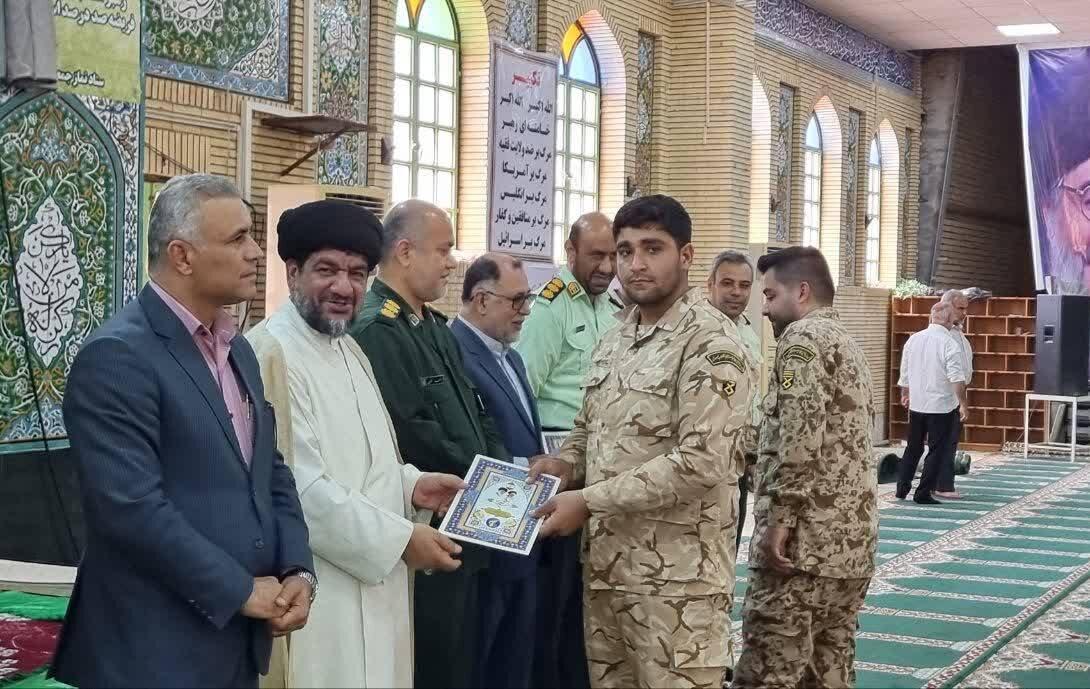 سربازان نمونه در گناوه تجلیل شدند