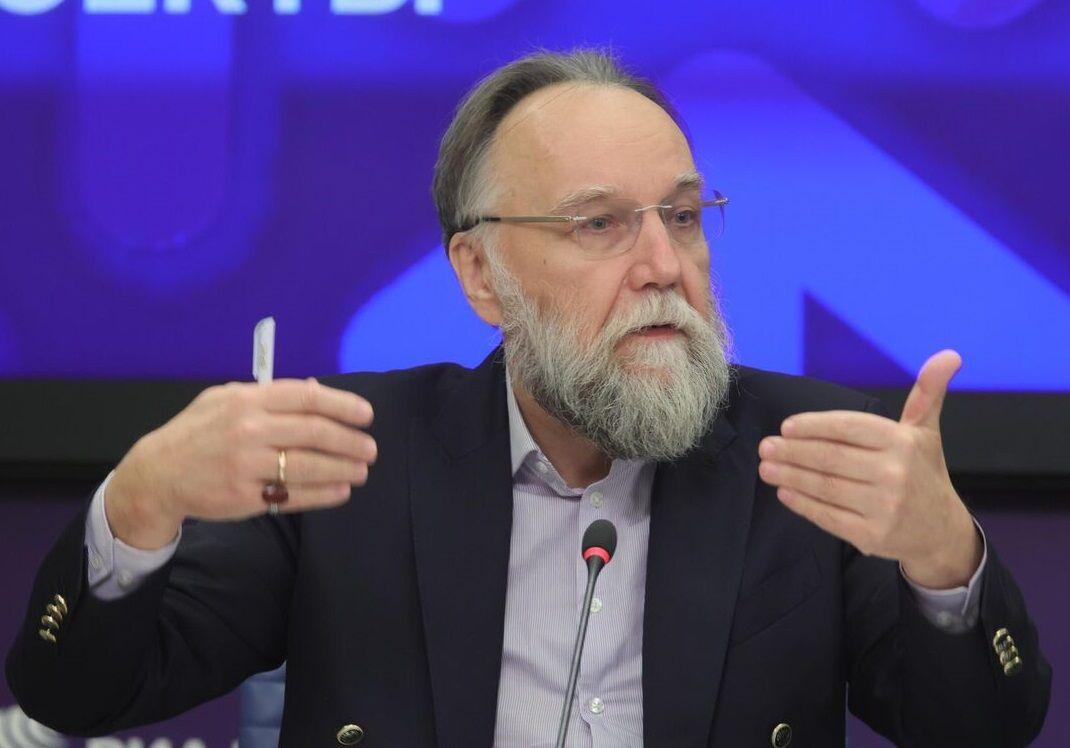 فیلسوف روس: اقدامات ترامپ به تحقق جهان چندقطبی کمک می‌کند