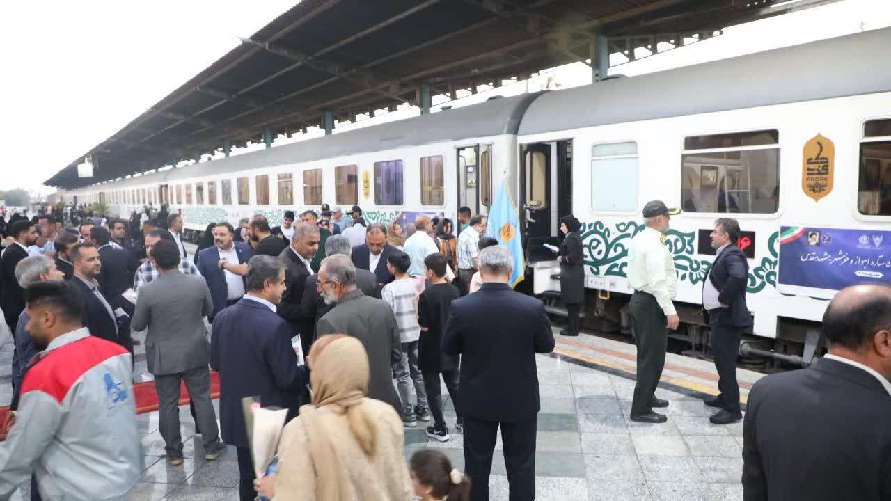 قطار پنج ستاره اهواز- خرمشهر به مشهد به بهره‌برداری رسید