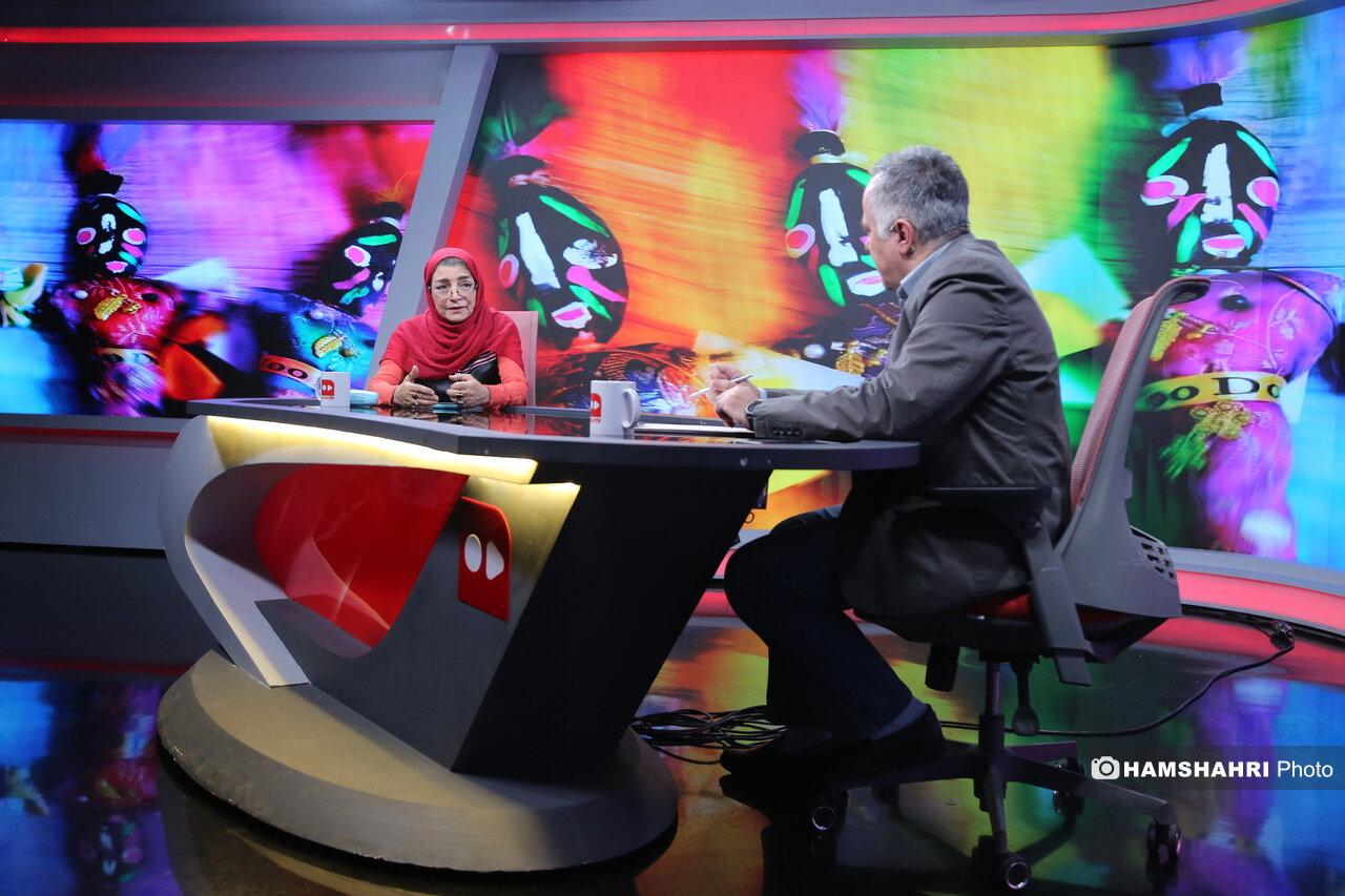 علم حریف خرافات نمی‌شود