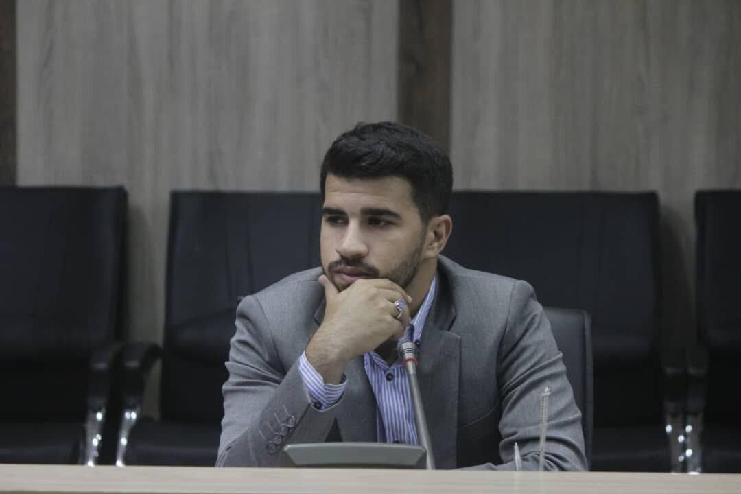 استقلال خوزستان، بومی ، جوان و جذاب اما تنها