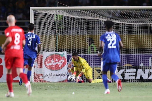 هواداران استقلال جلوی بازیکن خارجی را گرفتند؛ از تیم ما باید بری!