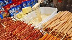 غذای خیابانی؛ پخت هات داگ سوخاری با پنیر در سئول (فیلم)
