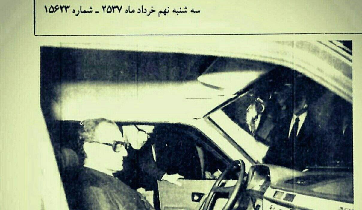 محمدرضا پهلوی سوار پژو 305 محصولی که قرار بود در ایران ناسیونال ساخته شود، خرداد ۵۷ (عکس)