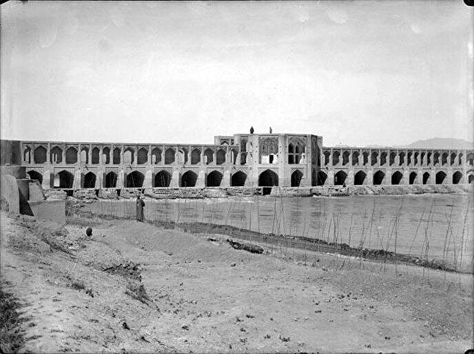 از صفویه تا امروز؛ قصه تکراری زاینده‌رود خشک (+عکس)