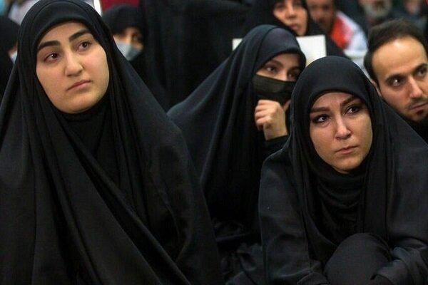 زینب و نرجس، دختران سردار سلیمانی در آغوش پدر؛ دهۀ ۱۳۹۰ + عکس
