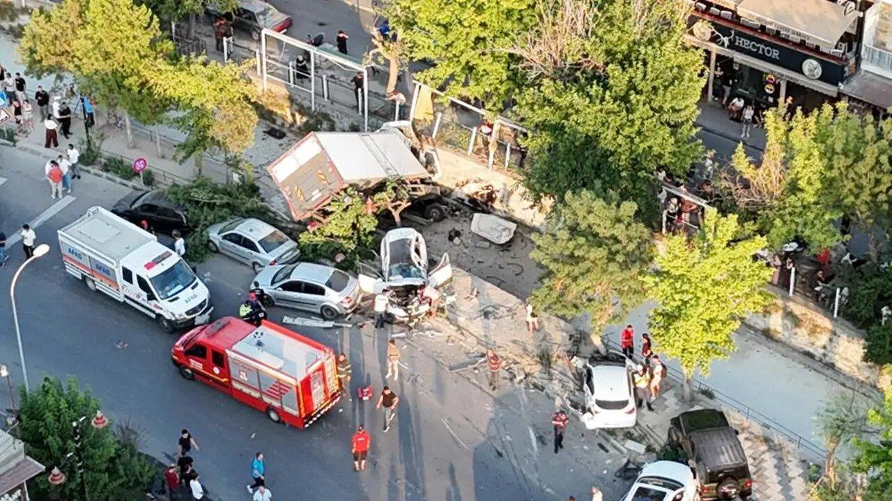 ببینید | تصاویر هولناک از ترمز بریدن کامیون در نوشهیر
