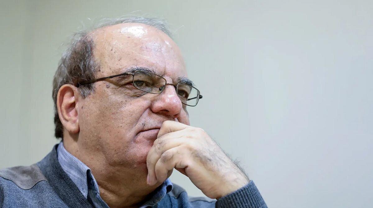 انتقاد عباس عبدی از سخنان امامان جمعه مشهد و شیراز و کرج/ شما روحانی هستید و نباید با ادبیات داروغه سخن بگویید/ چرا همه چیز را گردن خدا می اندازید؟